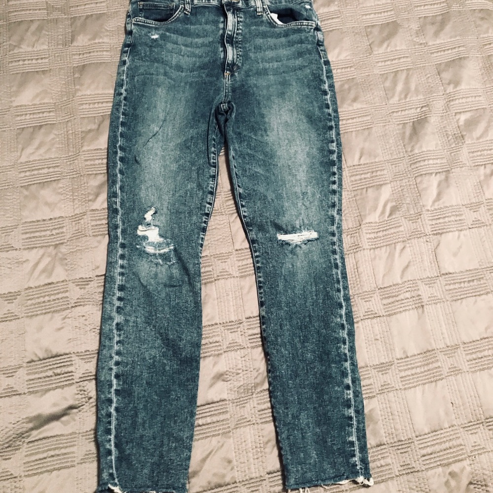 Joe’s jeans distressed Aubrey. EUC 32